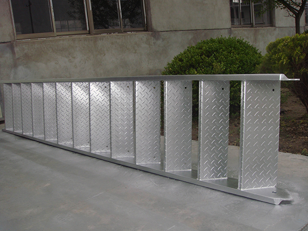 aluminum inclined ladder2976867.jpg aluminum inclined ladder2.jpg